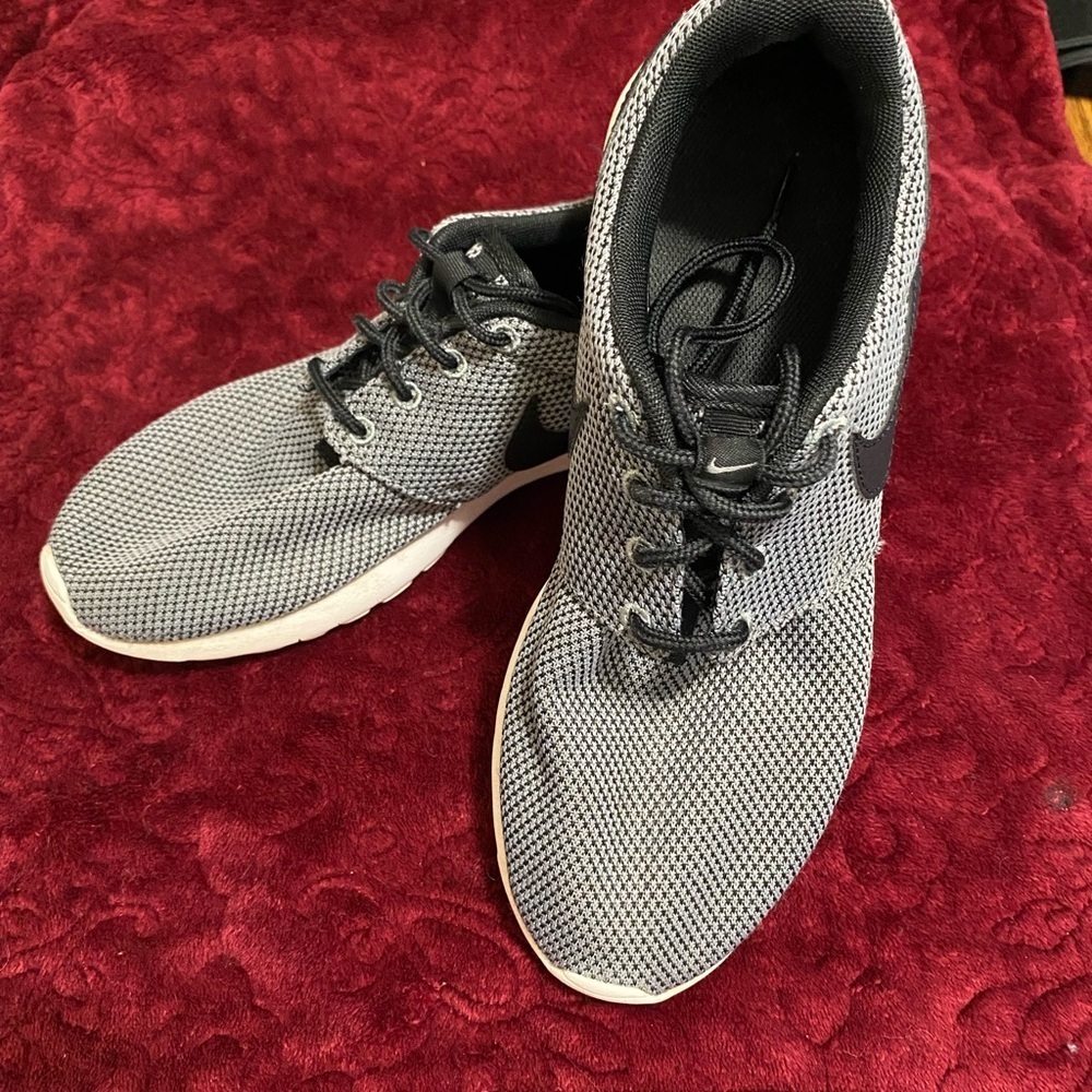 Nike Black and Gray Athletic Shoes
Size 7Y  or 8.5 in women’s. In great shape! - Picture 2 of 6